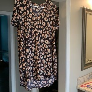 FINAL PRICE DROP Short sleeve black, cream, and pink leopard print top size L